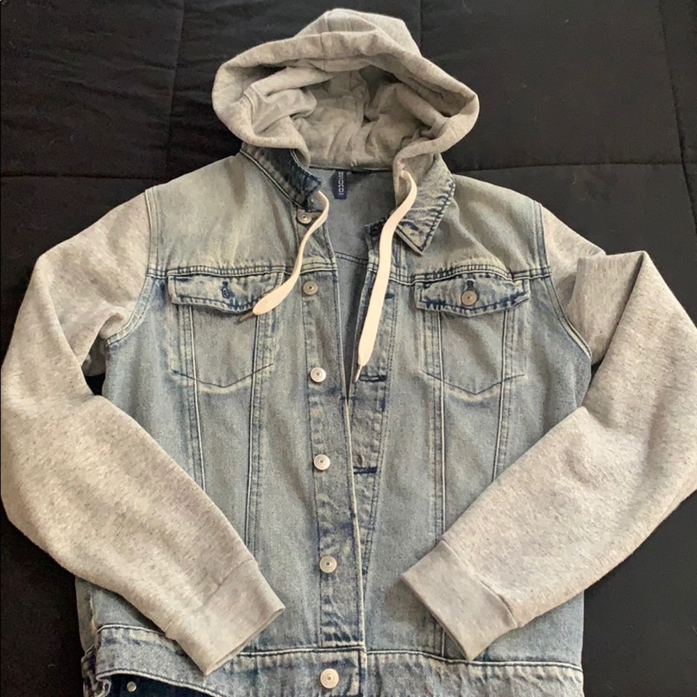 H&M Men’s Hooded Jean Jacket